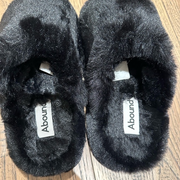 Abound Faux Fur Slippers - Picture 2 of 4